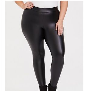 PLATINUM LEGGING – FAUX LEATHER BLACK Torrid